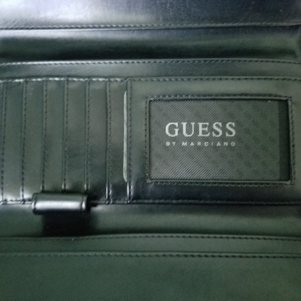 Guess Wallet - Picture 4 of 4